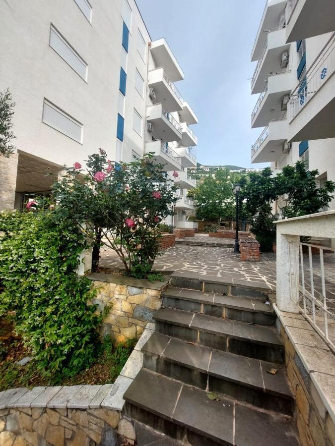 Redsun Apartment فلورا المظهر الخارجي الصورة
