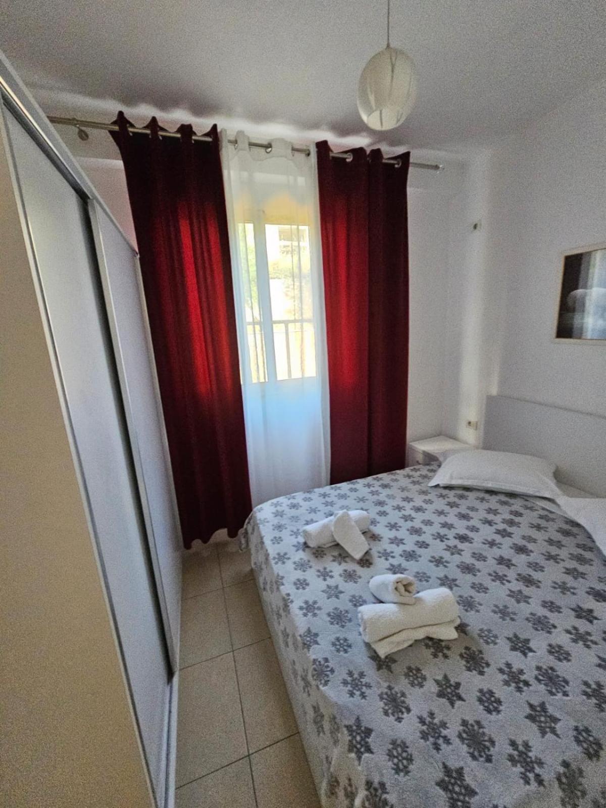 Redsun Apartment فلورا المظهر الخارجي الصورة
