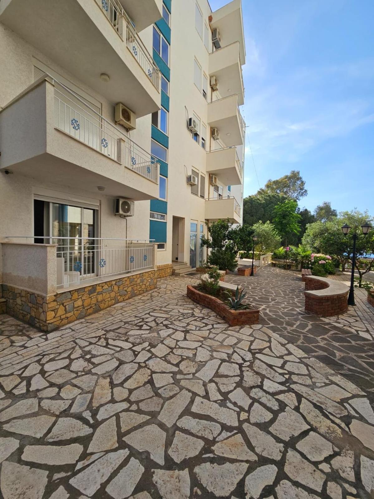 Redsun Apartment فلورا المظهر الخارجي الصورة